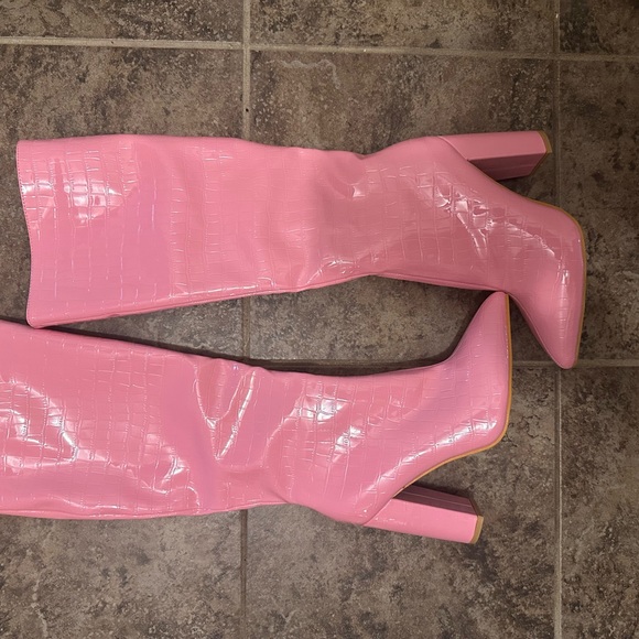 Pink patent gator mid calf boots - Picture 3 of 3